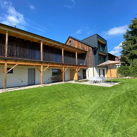 Poolhaus شقة إيهرينهاوزين