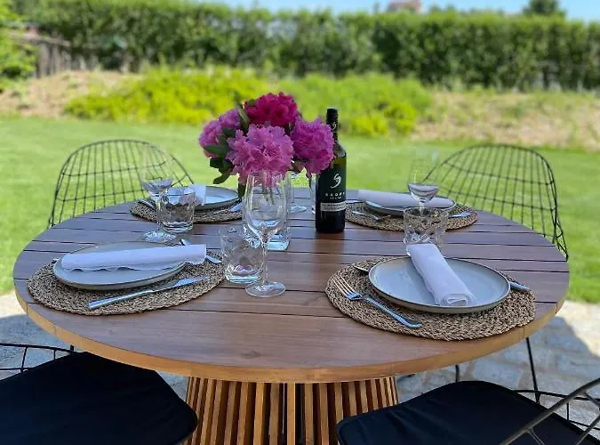 Poolhaus شقة إيهرينهاوزين